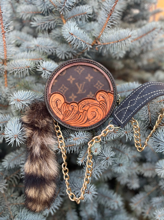 round wristlet